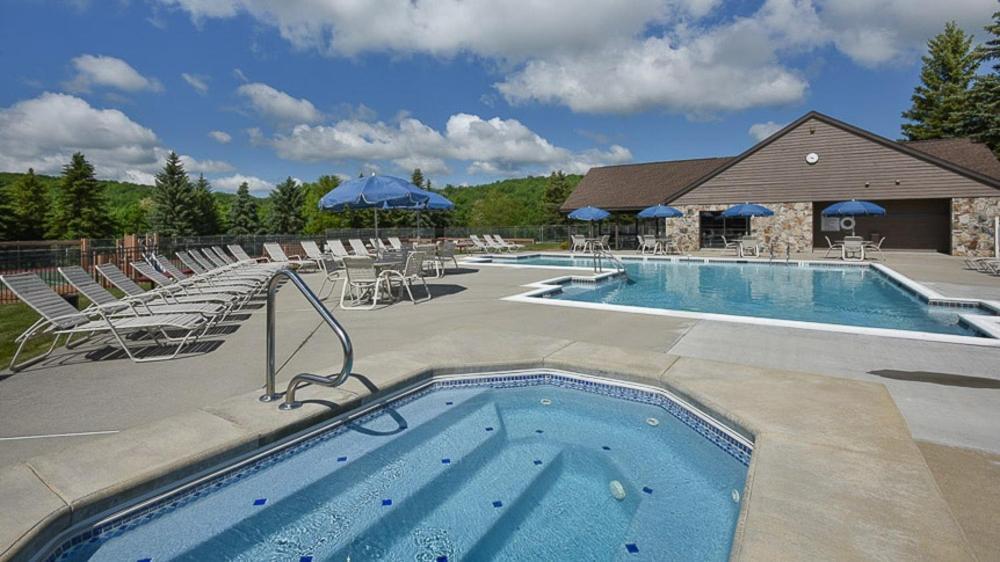 Seven Springs 1 Bedroom Premium Condo, In Out Apartment Champion